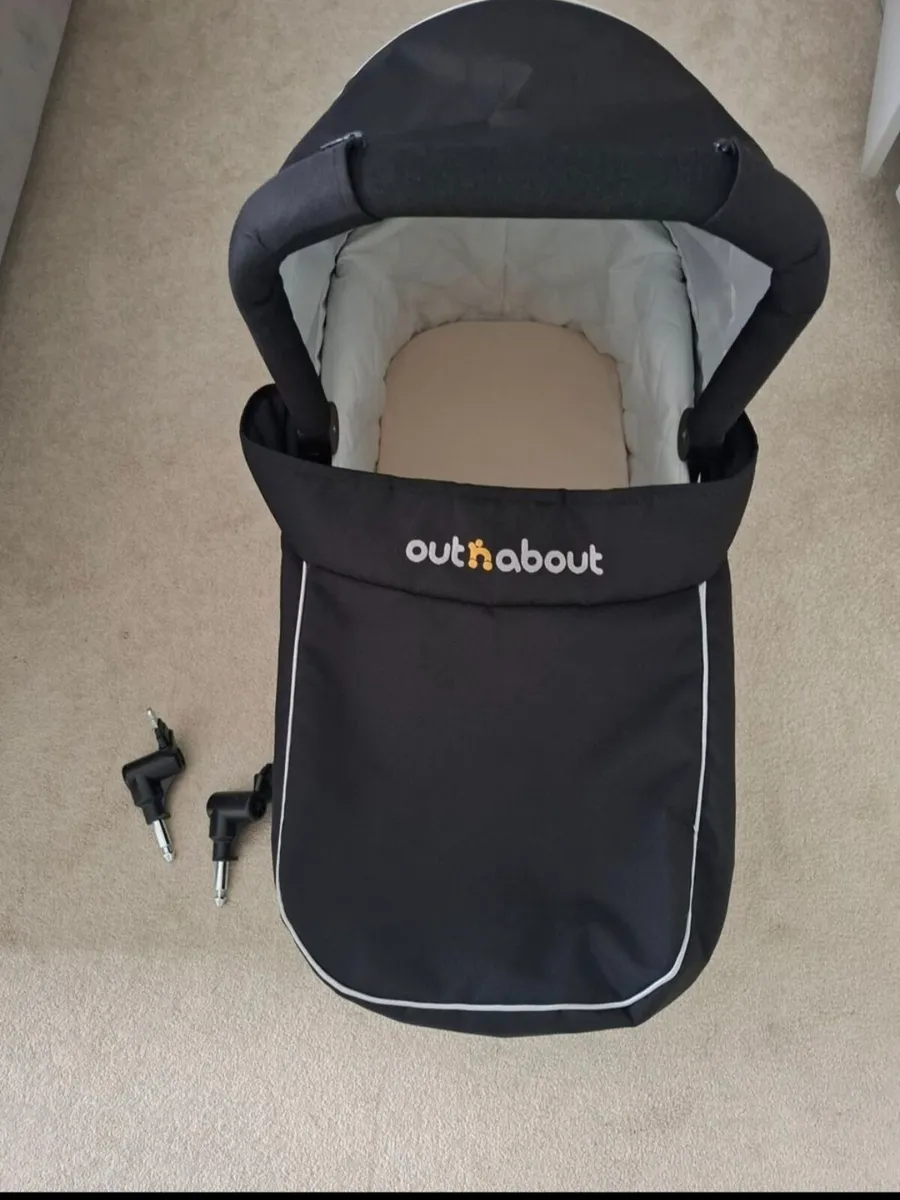 Nipper Single carrycot - out n about - Image 1