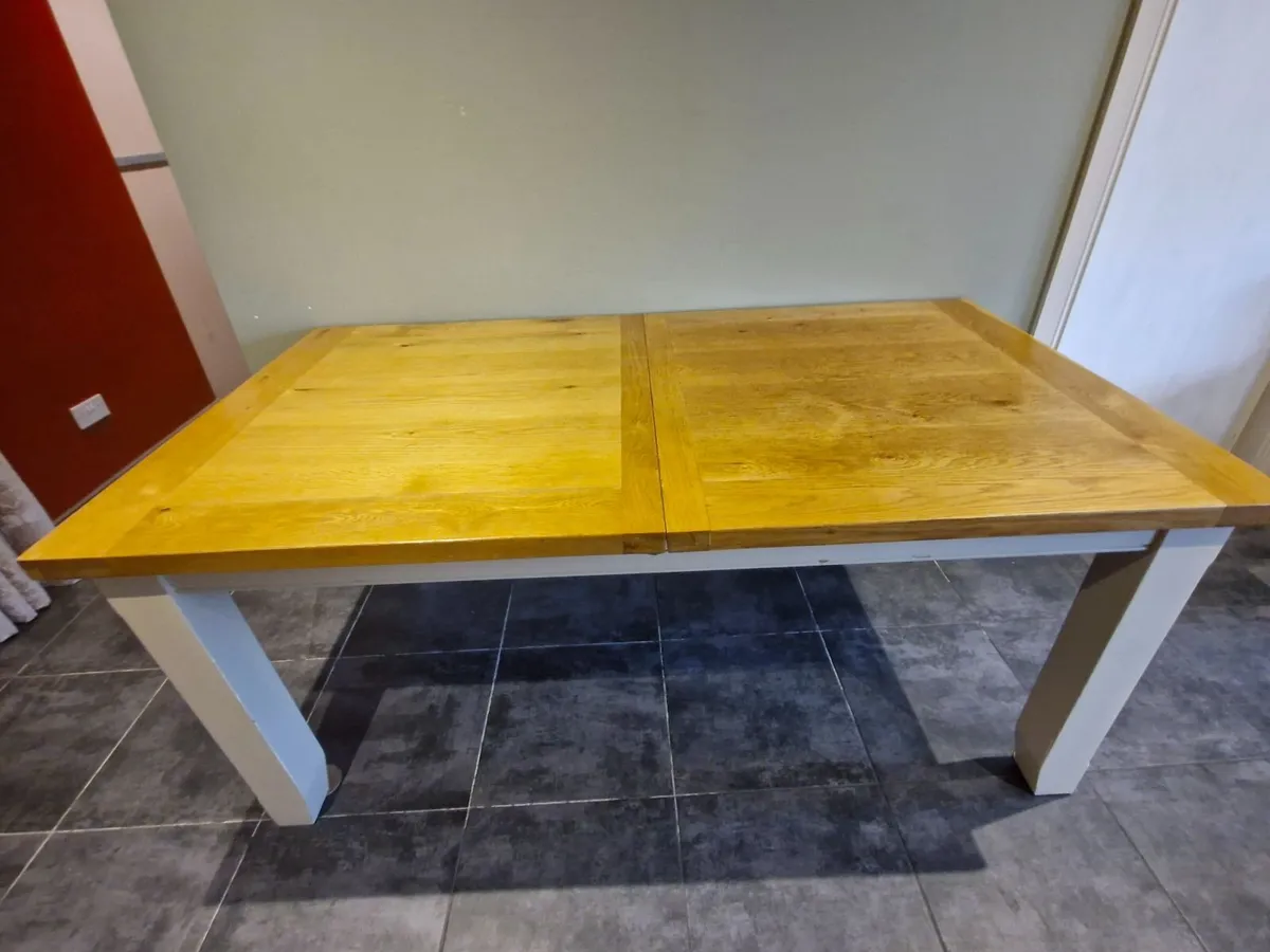 Large extendible table - Image 1