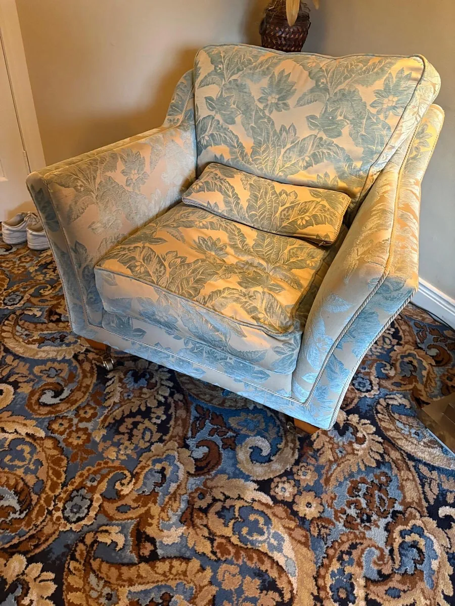 3 seater, 2 seater, 1 seater and matching curtains - Image 1