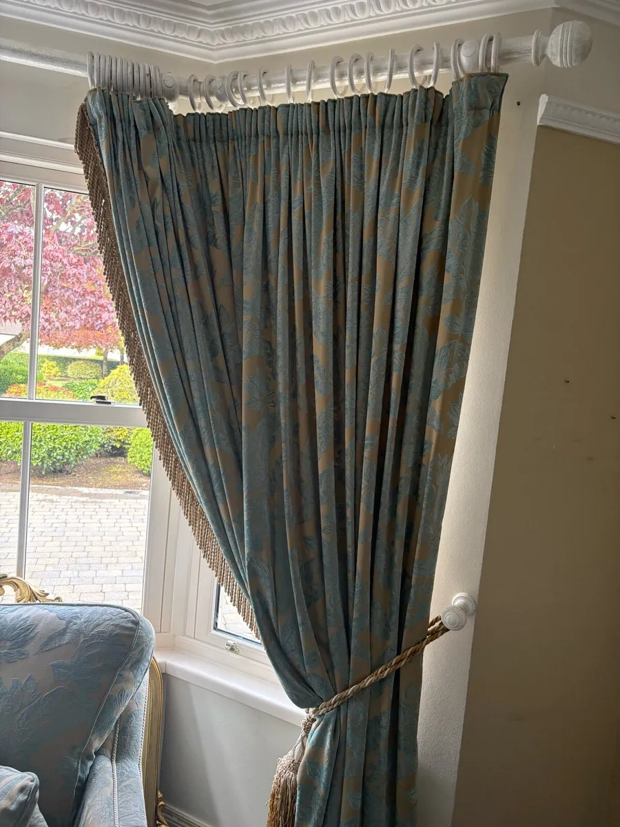 3 seater, 2 seater, 1 seater and matching curtains - Image 4
