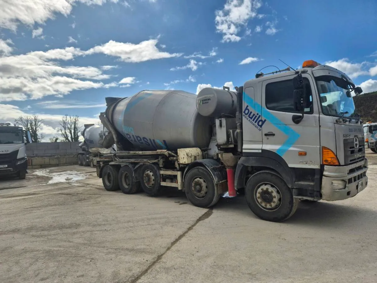 Hino mixer truck 5 axle - Image 1
