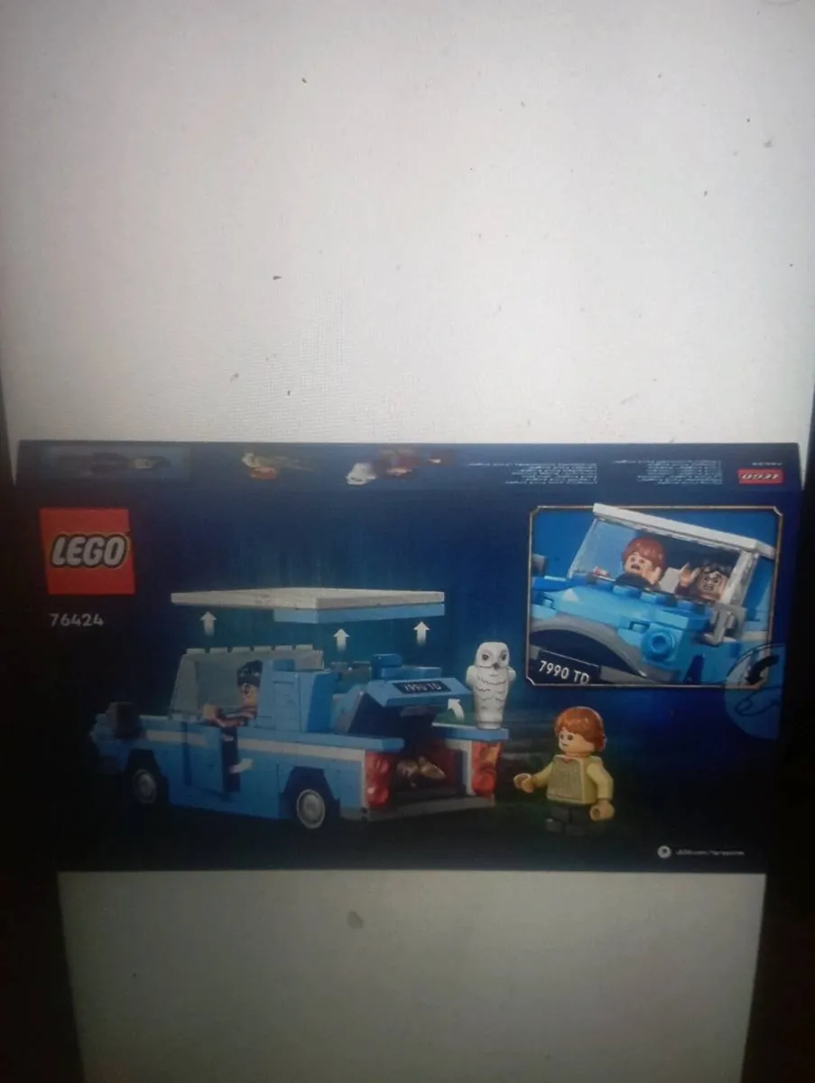 LEGO HARRY POTTER FLYING FORD ANGLIA SET - Image 2