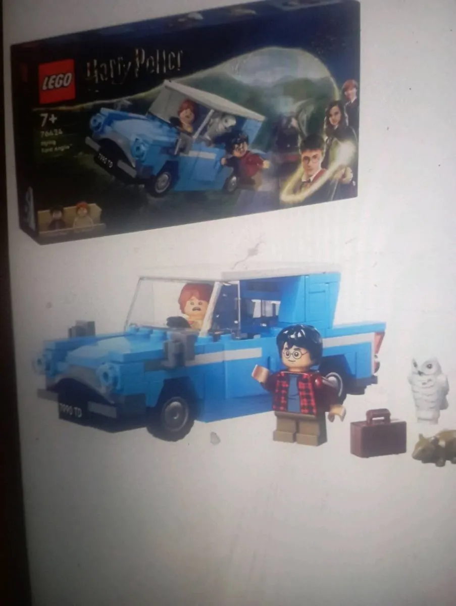 LEGO HARRY POTTER FLYING FORD ANGLIA SET - Image 3