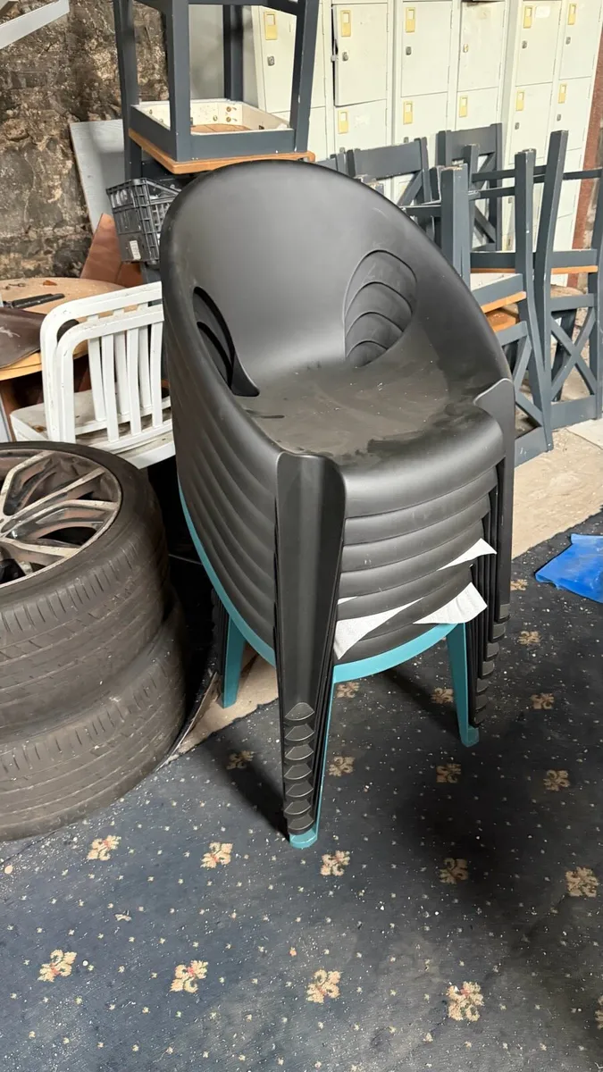 Chairs and kitchen stuff - Image 1