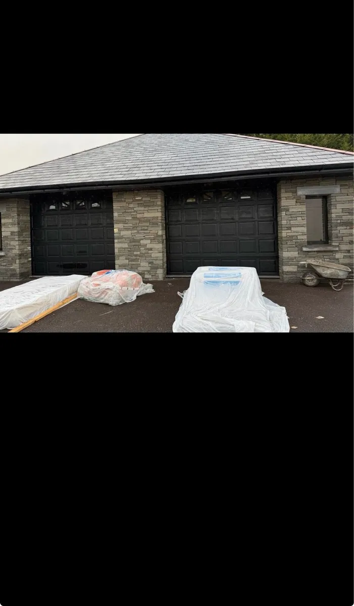 Garage door - Image 1