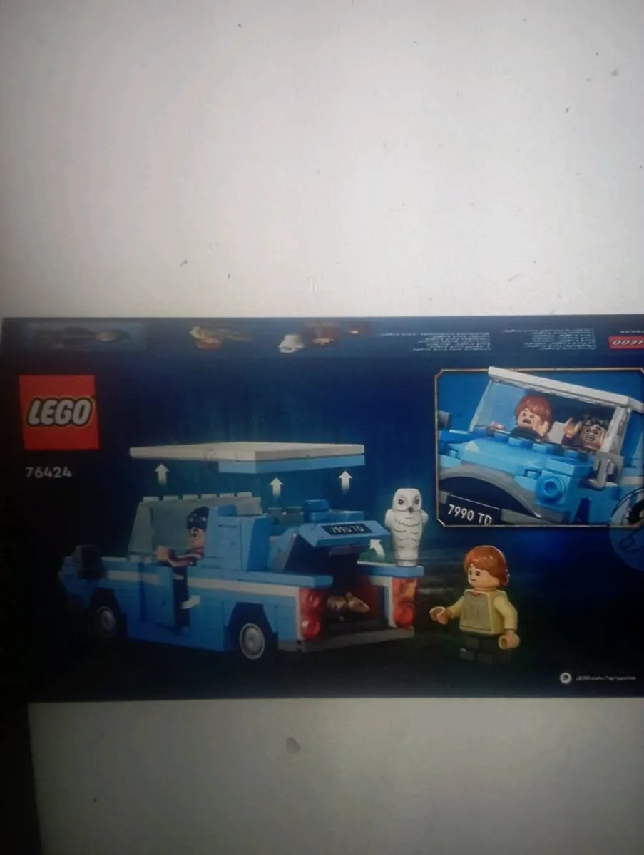 LEGO HARRY POTTER FLYING FORD ANGLIA SET - Image 1