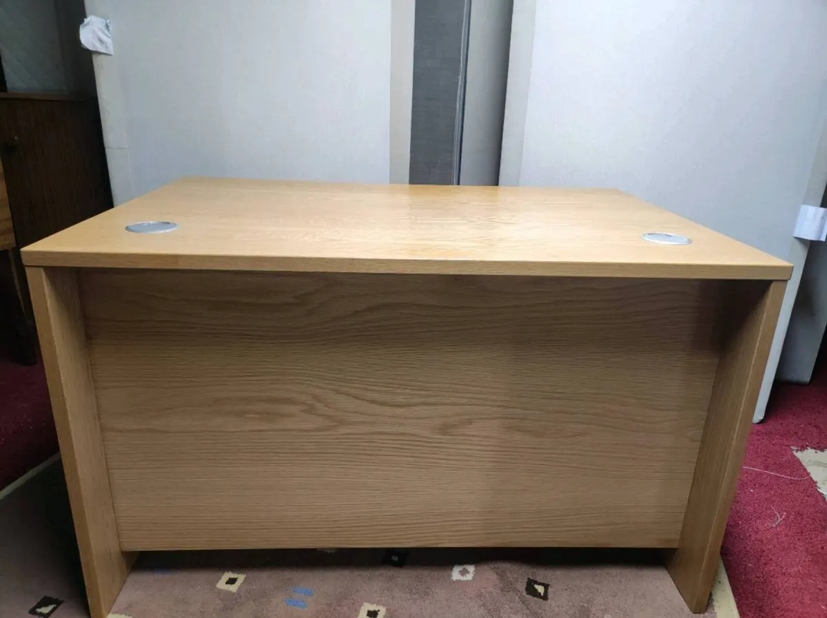 Solid oak executive office desk & chair - Image 2