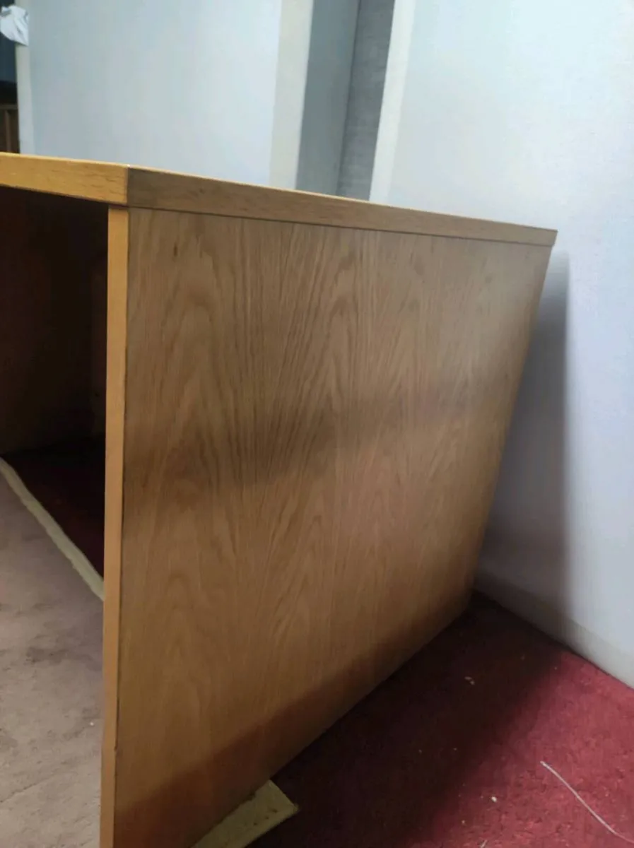 Solid oak executive office desk & chair - Image 3