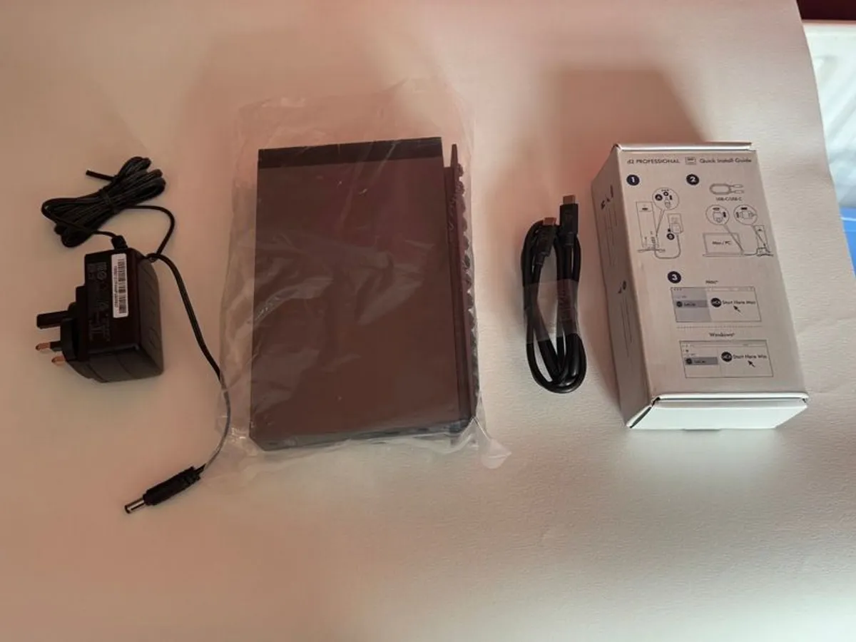 LaCie d2 Professional 4TB USB-C desktop hard drive, boxed, great condition - Image 4