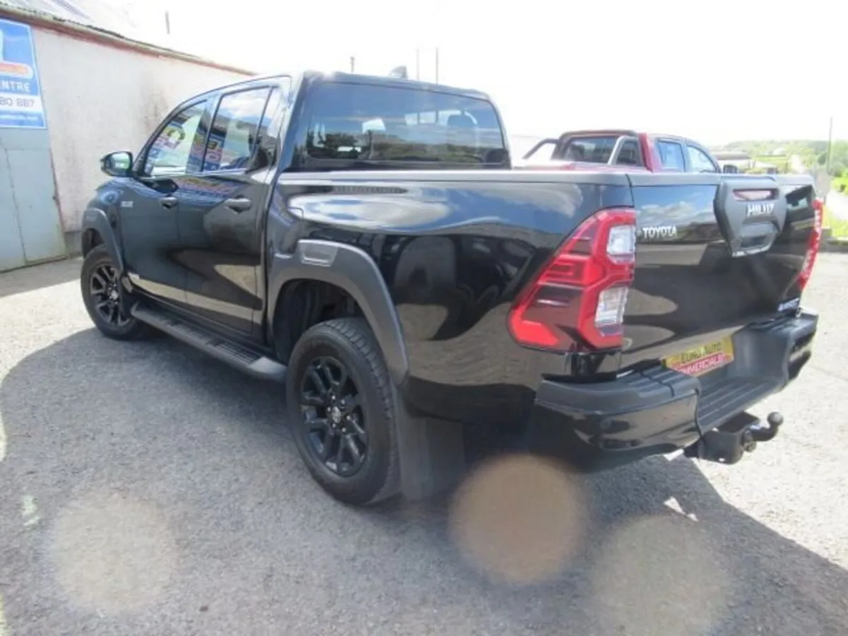 2.8 D-4D Invincible X Pickup Double Cab 4dr Diesel - Image 2