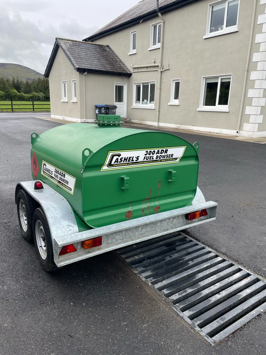 Cashels fuel bowser - Image 1