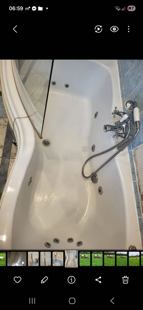 Jacuzzi bath - Image 1