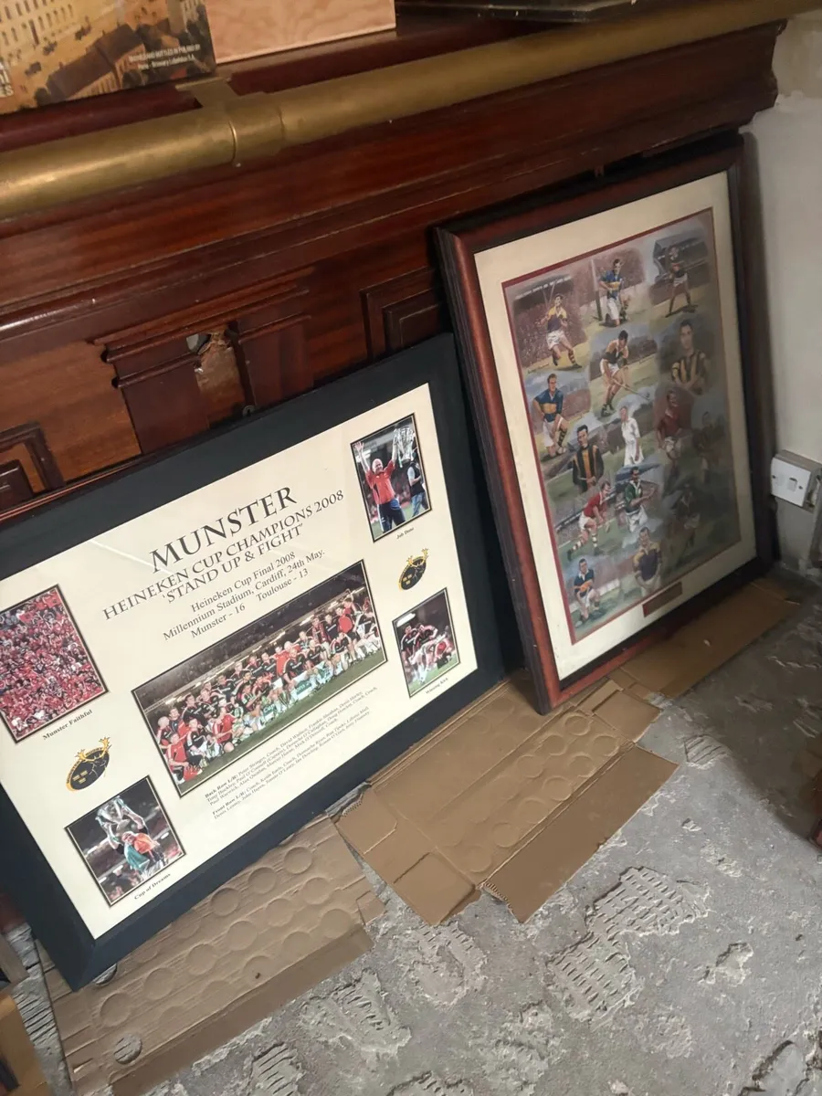 Pub furniture and memorabilia - Image 3