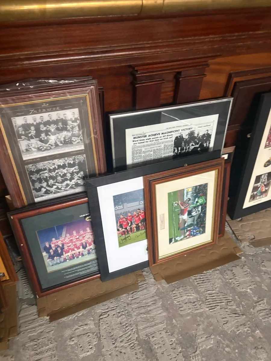 Pub furniture and memorabilia - Image 4