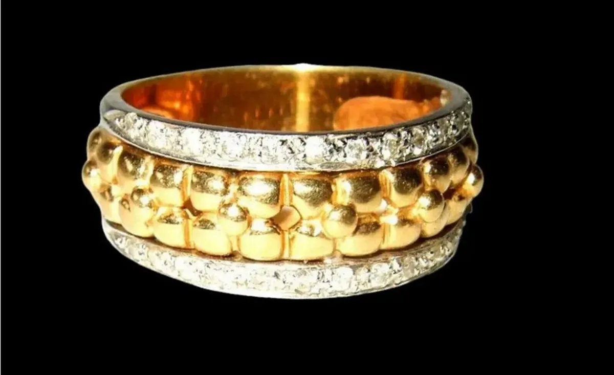 Vintage 18ct Gold/Diamond Unisex Ring - Image 1