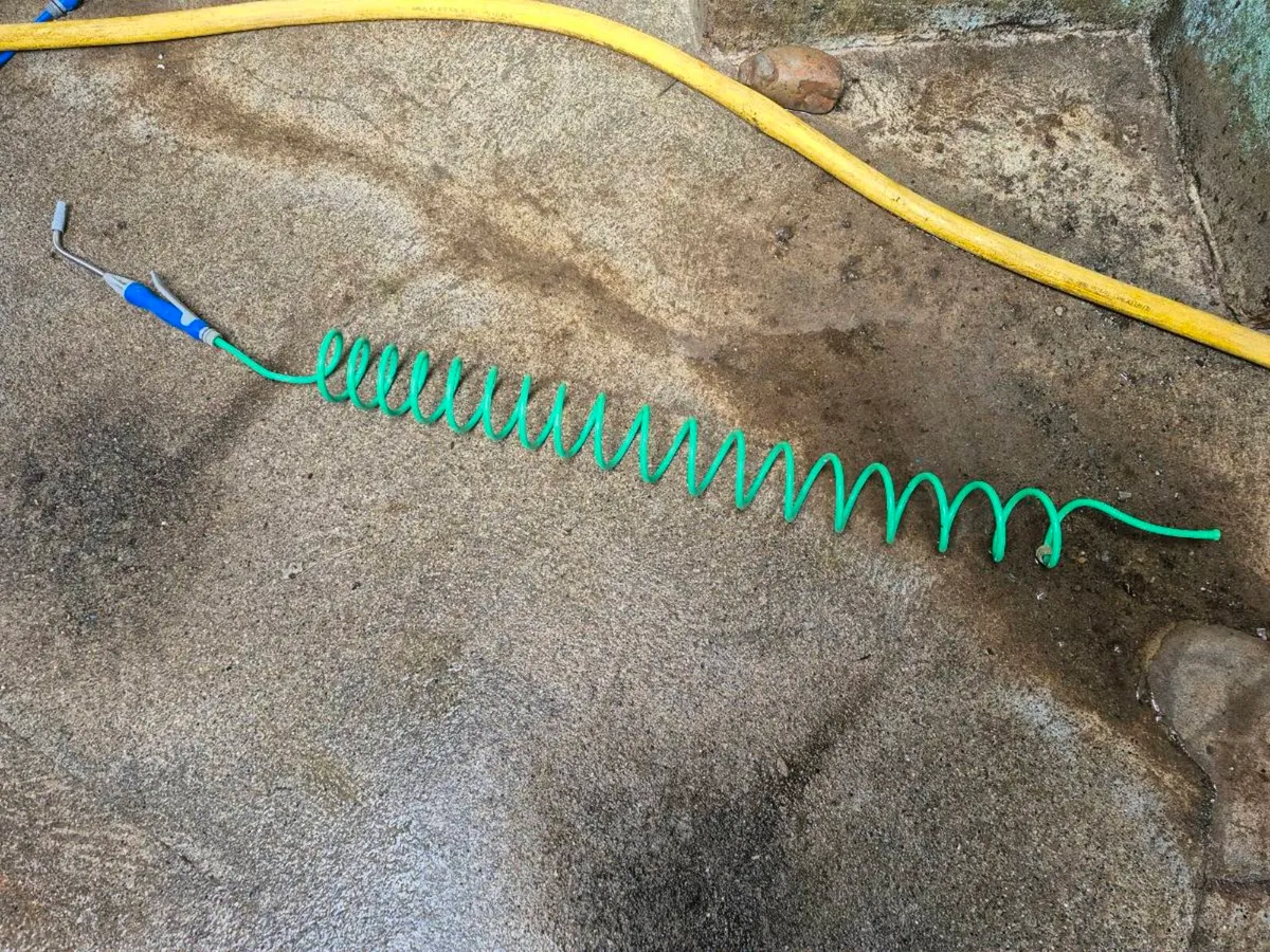 Teat spray unit with 3 spray hoses - Image 1