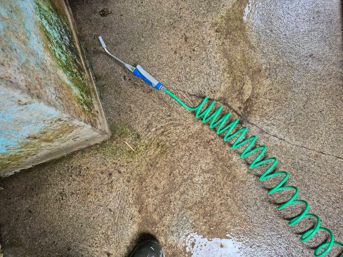 Teat spray unit with 3 spray hoses - Image 2