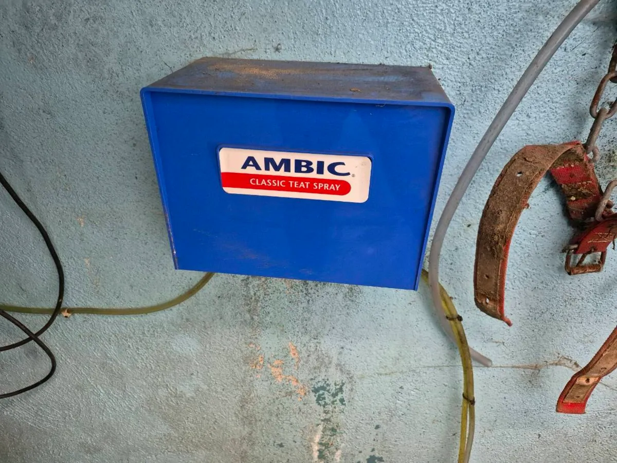 Teat spray unit with 3 spray hoses - Image 3
