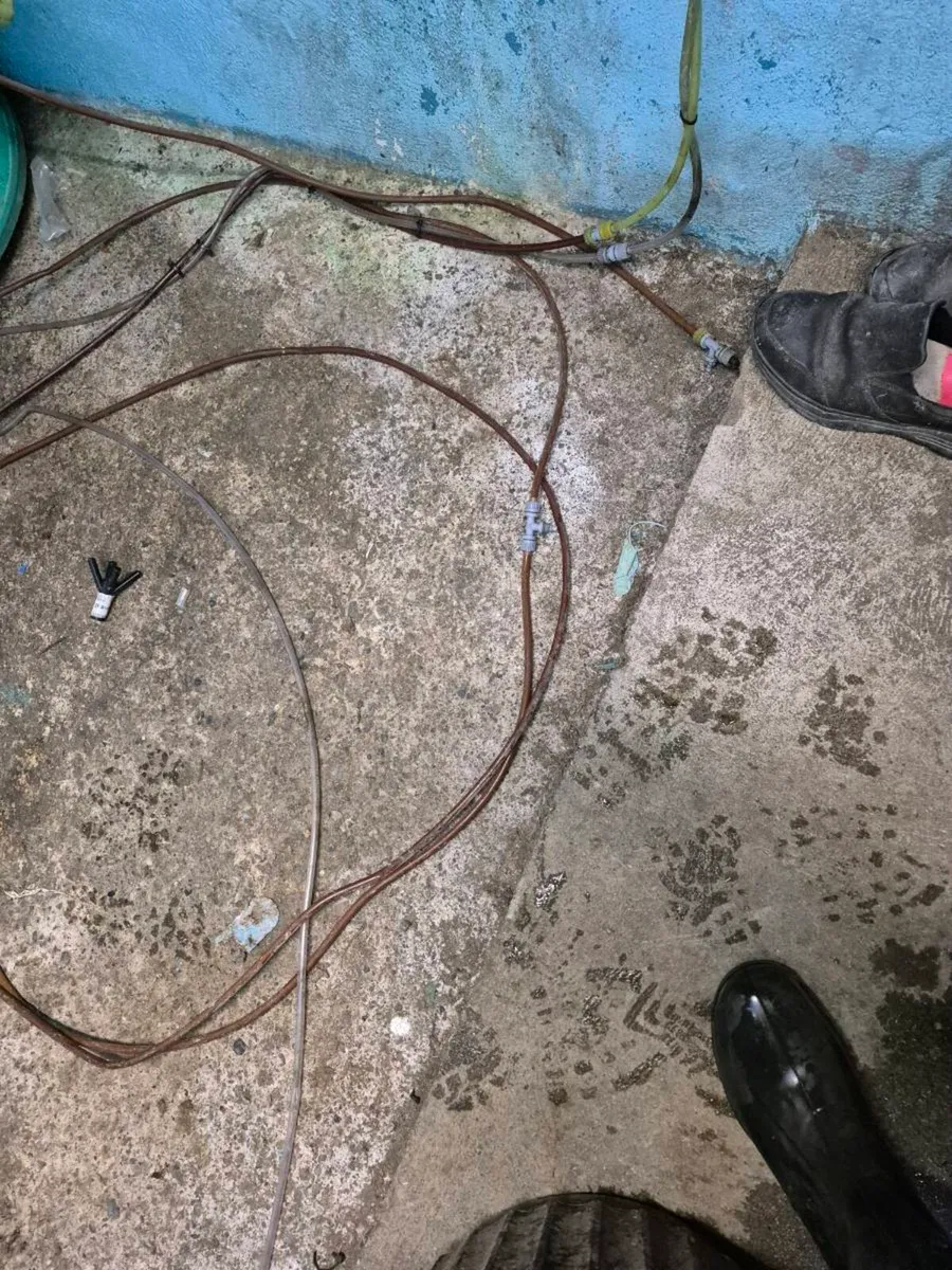 Teat spray unit with 3 spray hoses - Image 4