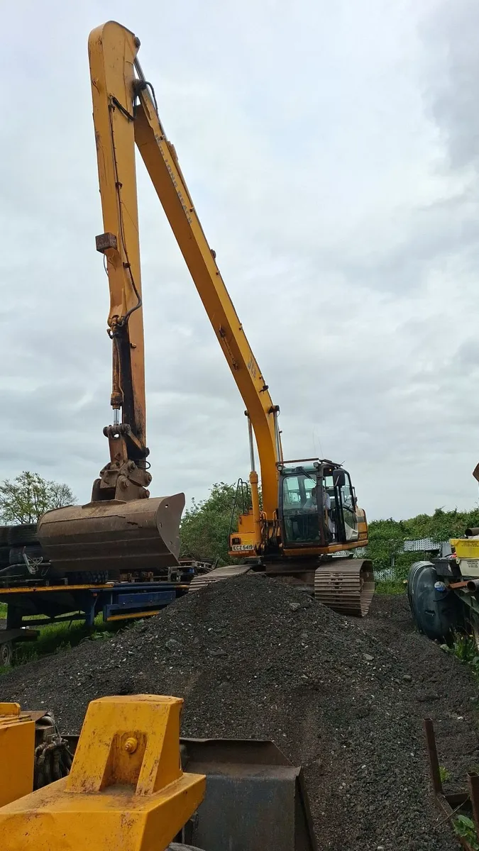 JCB JS 220 LR Long Reach digger - Image 1