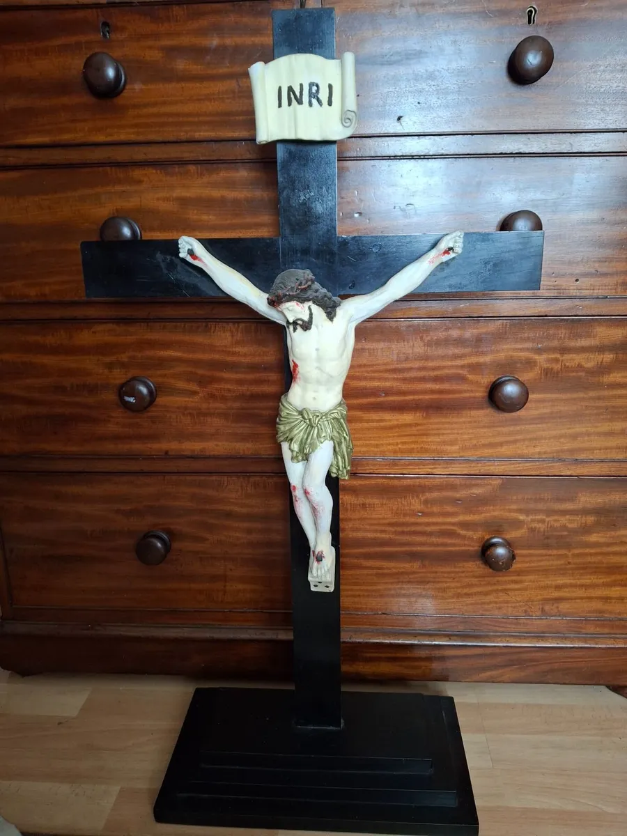 HOLY CROSS STATUES - Image 1