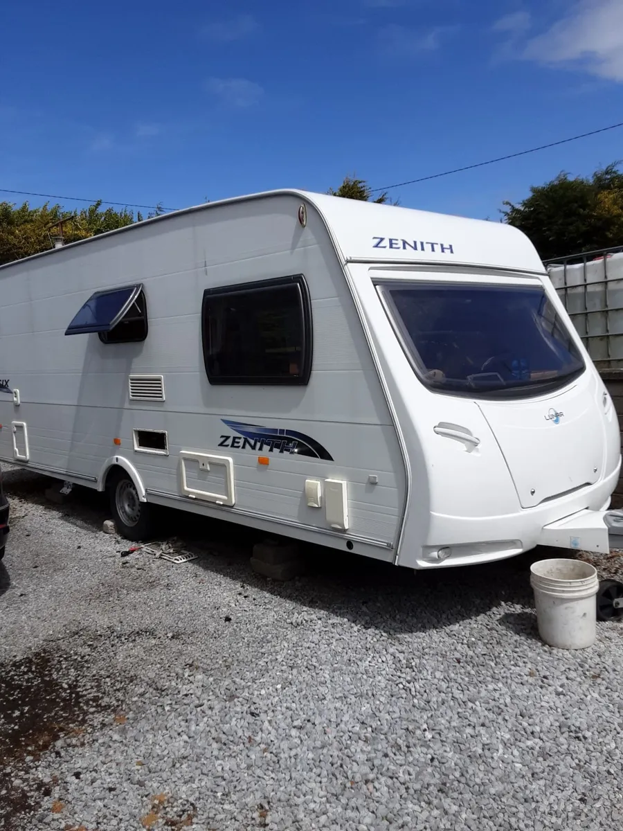 Caravan Lunar Zenith 6 berth - Image 1