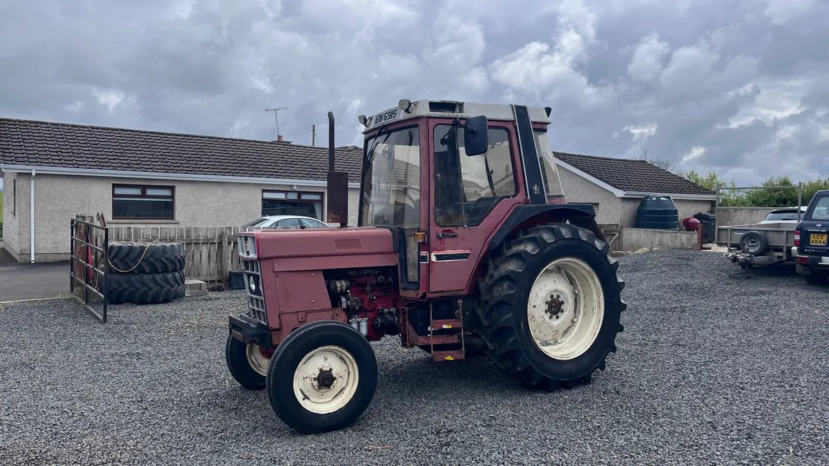 International 885XL - Image 1