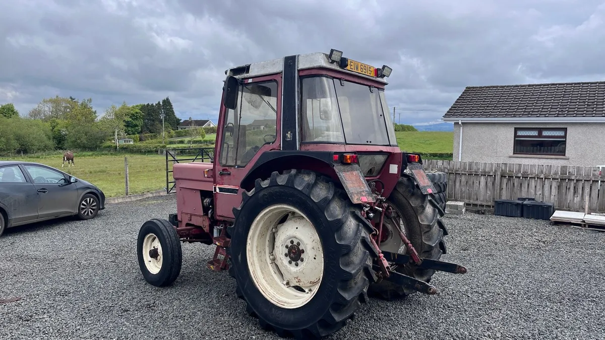 International 885XL - Image 2
