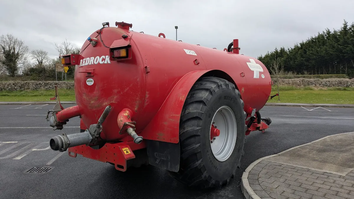 REDROCK 2250 gallon slurry tanker - Image 4
