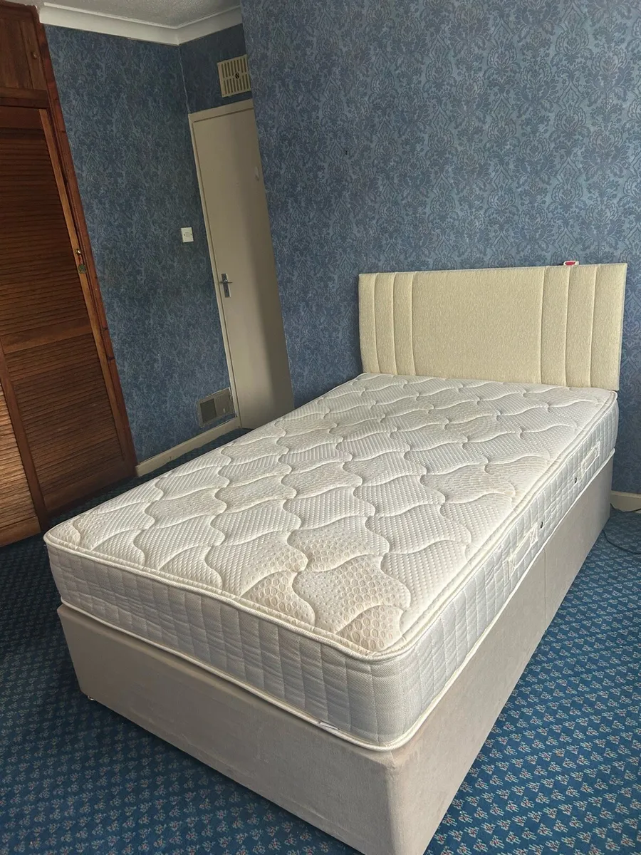 Small double bed (120 cm/4 ft) with headboard. - Image 1