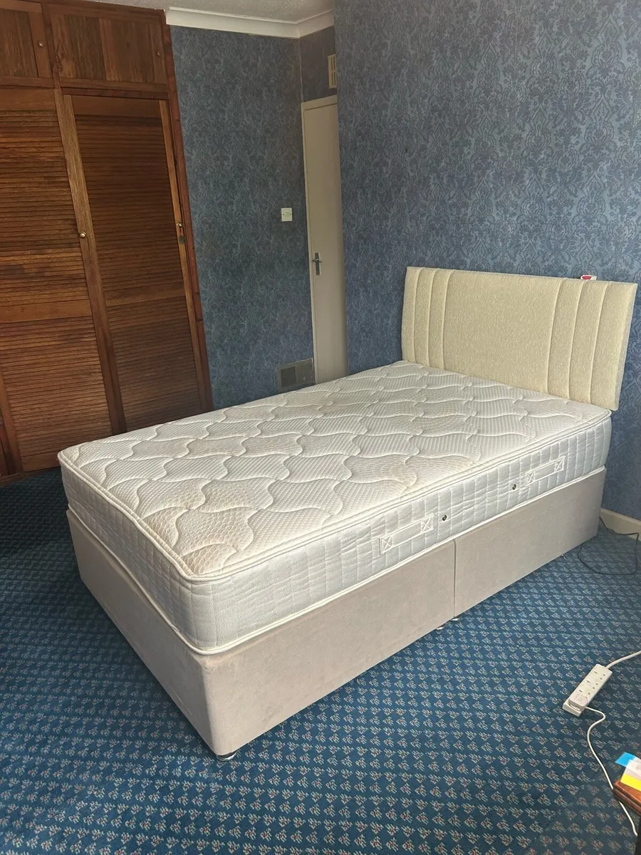 Small double bed (120 cm/4 ft) with headboard. - Image 3