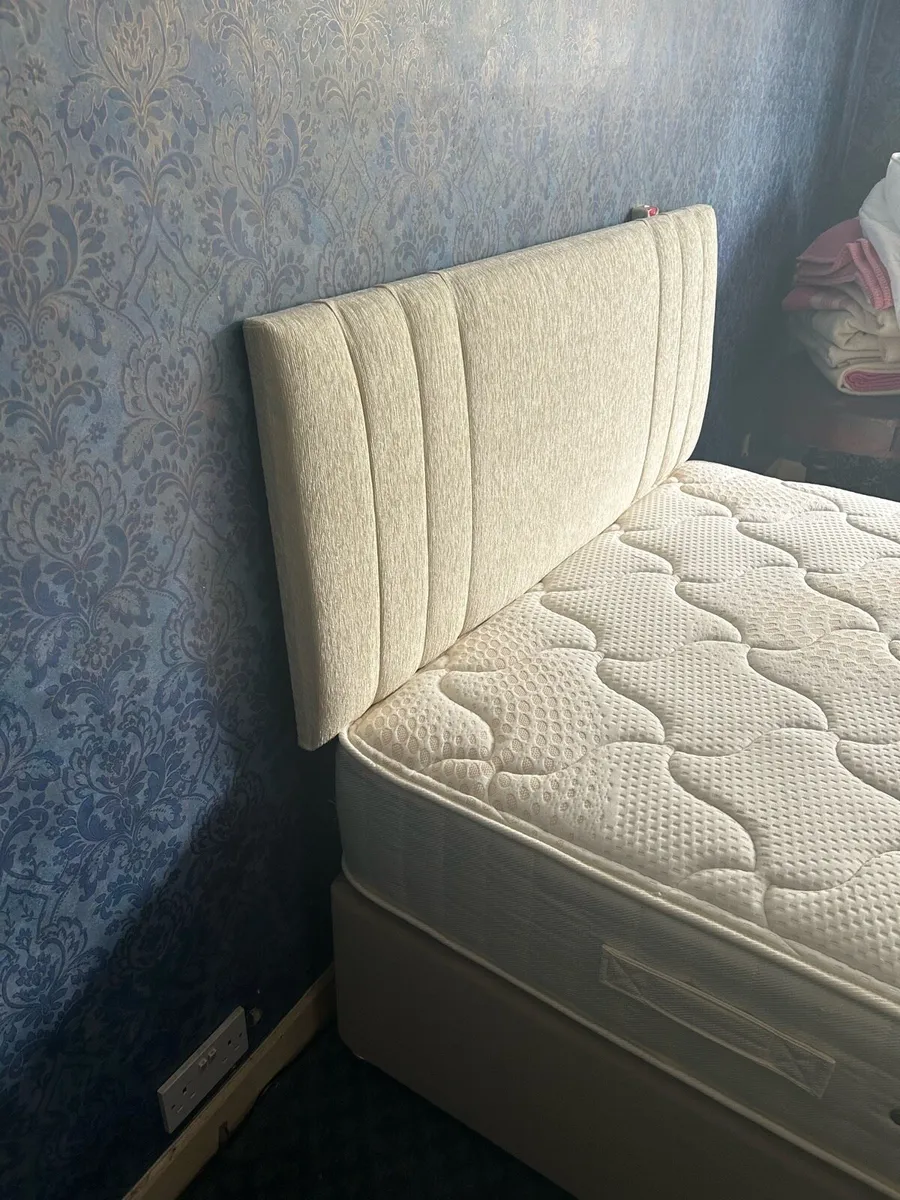 Small double bed (120 cm/4 ft) with headboard. - Image 2