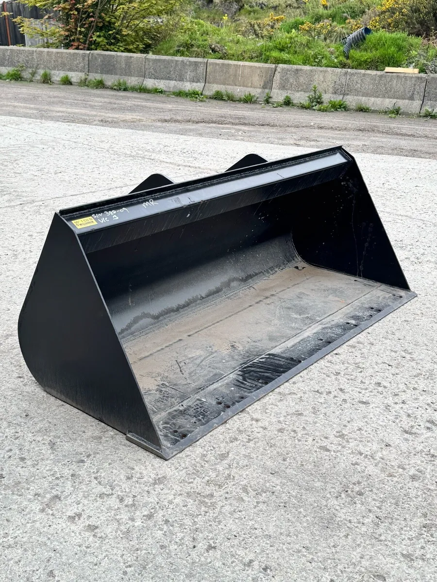 New 90” Manitou Strickland Bucket - Image 4