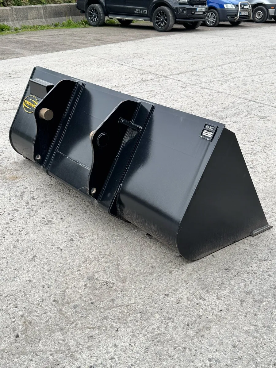 New 90” Manitou Strickland Bucket - Image 3