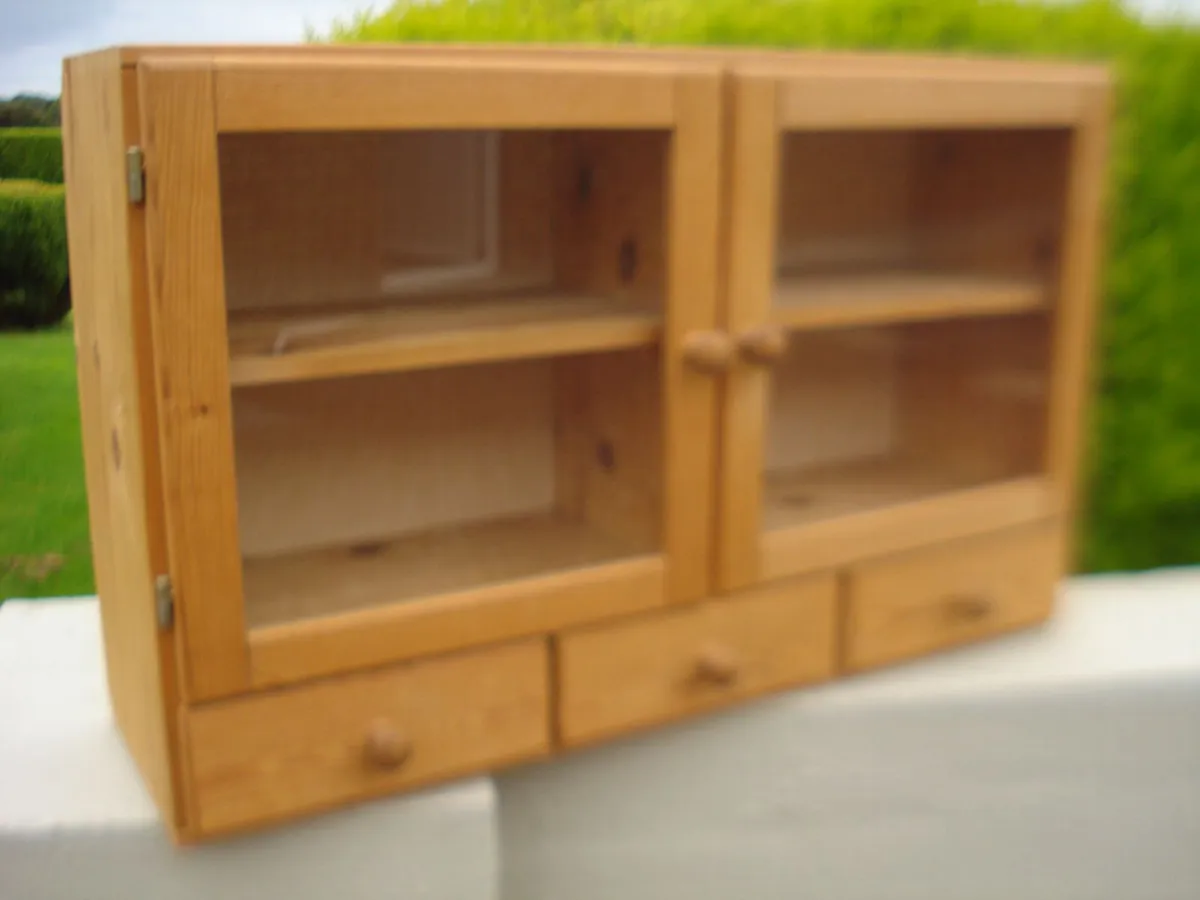 SMALL FINE PINE WOODEN COLLECTORS DISPLAY CABINET. - Image 3