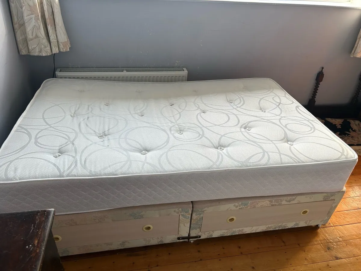 Small double bed with storage - Image 3