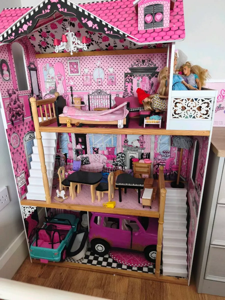 Dolls house - Image 1
