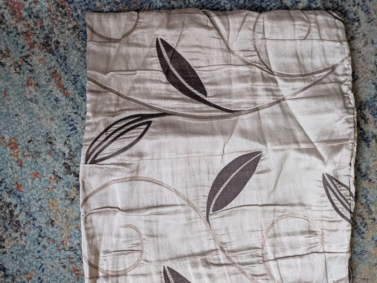 Curtains - Image 2