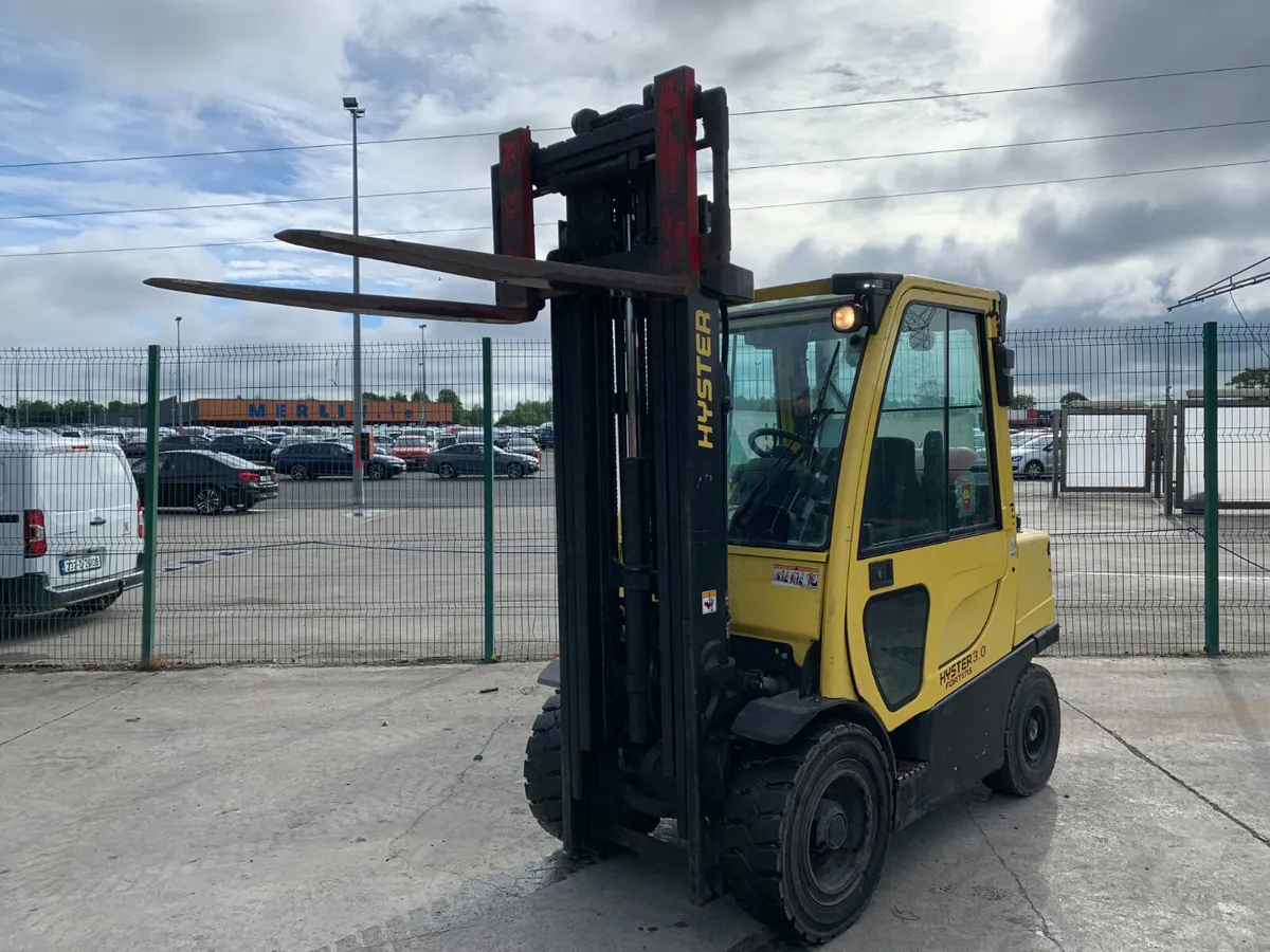 BID ONLINE NOW - 2018 HYSTER 3T GAS FORKLIFT - Image 1