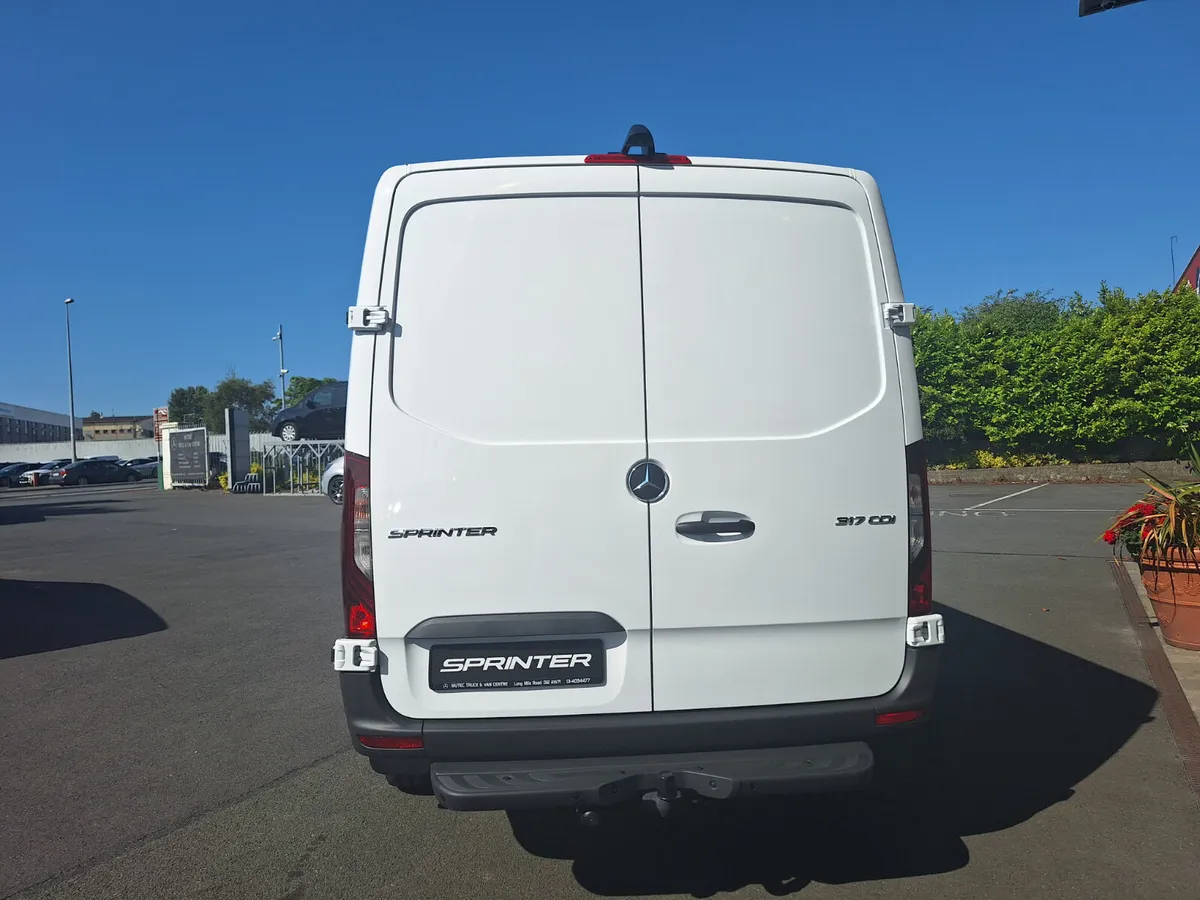 Mercedes-Benz Sprinter 317 Panel Van SELECT H1L2 - Image 4