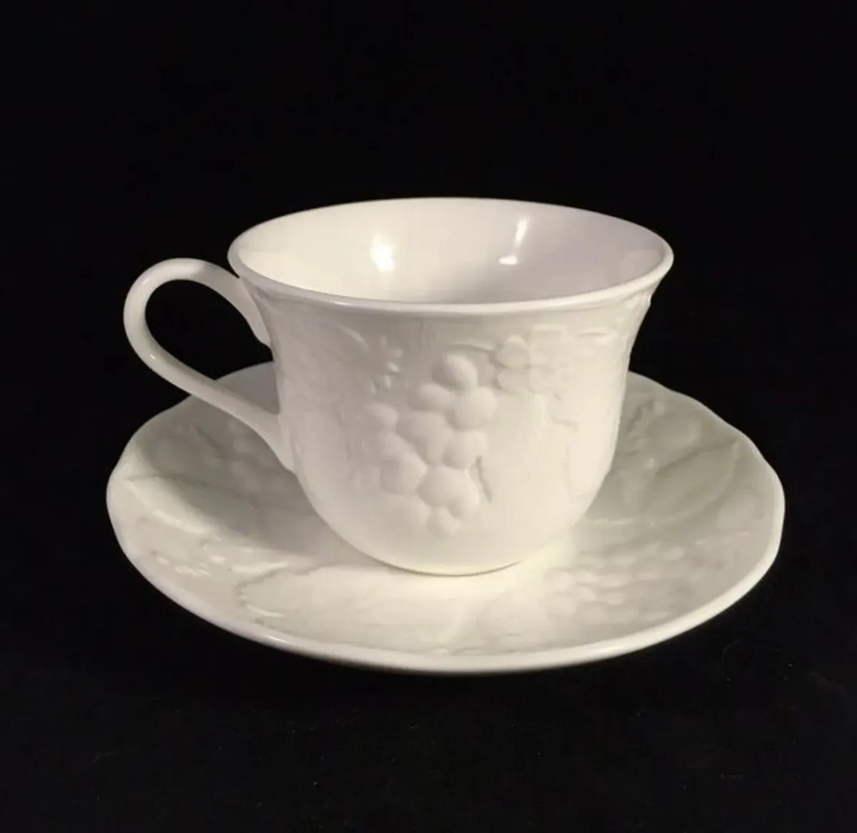 5 New Wedgewood Strawberry & Vine Cups & Saucers - Image 4