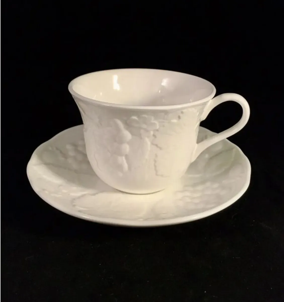 5 New Wedgewood Strawberry & Vine Cups & Saucers - Image 3