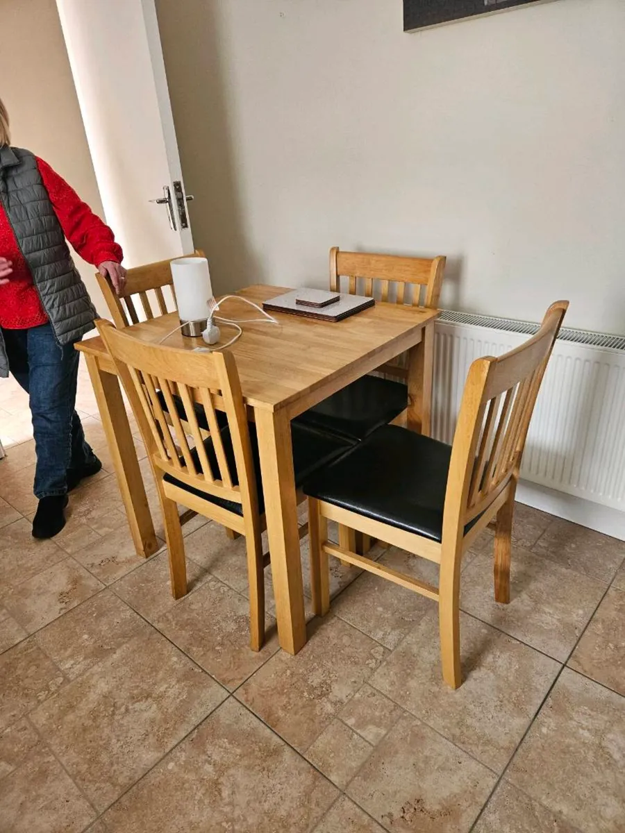 Kitchen table and 4 chairs