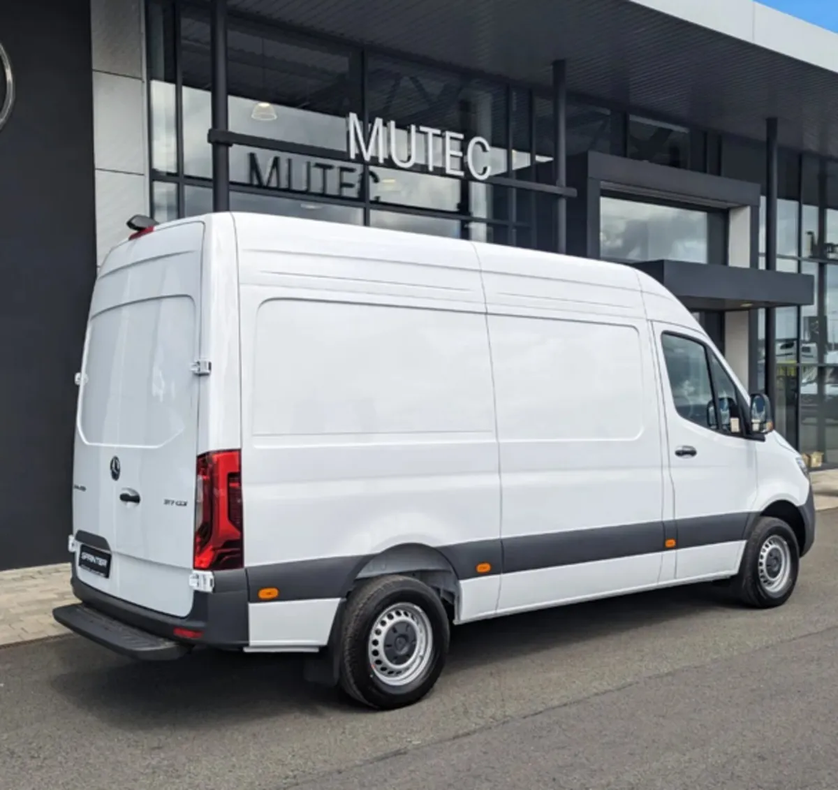 Mercedes-Benz Sprinter 517 CDI Panel Van PRO L3 H2 - Image 3