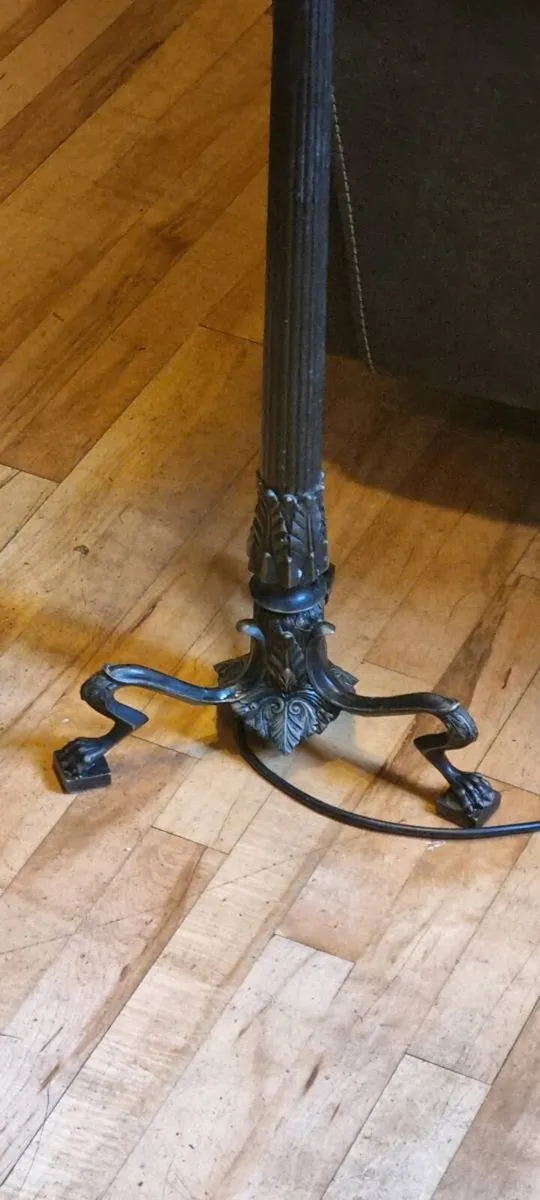 STUNNING TIFFANY STYLE TALL LAMP - Image 2