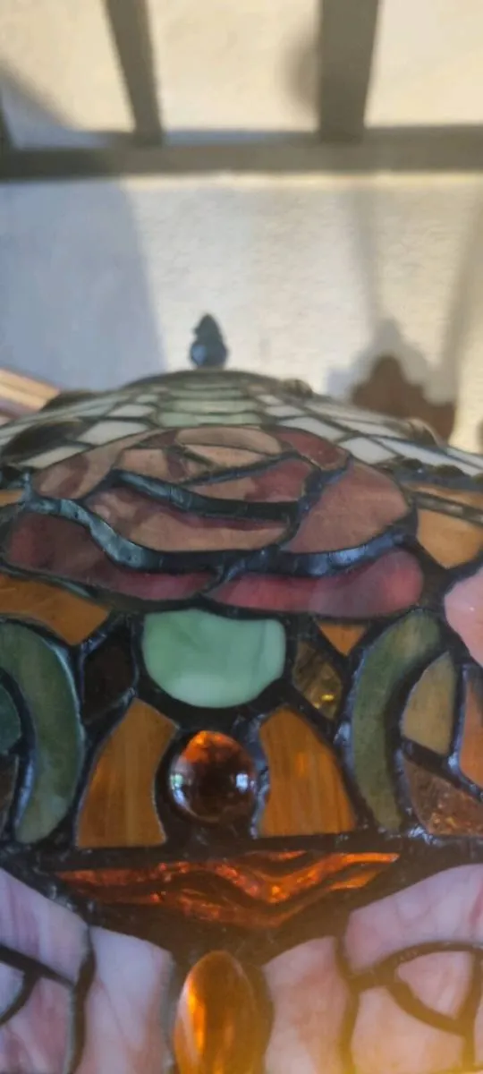 STUNNING TIFFANY STYLE TALL LAMP - Image 3