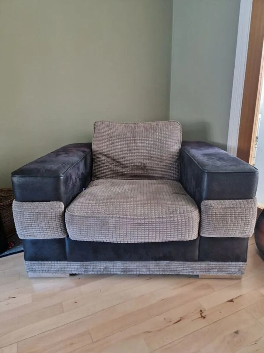 3 seater and two armchairs grey black - Image 2