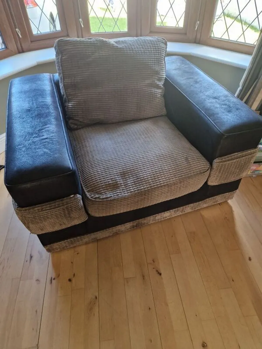 3 seater and two armchairs grey black - Image 3