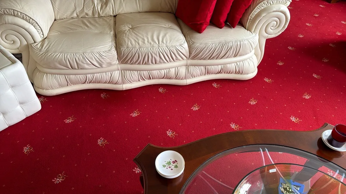 2 x 3 seater leather sofas - Image 2