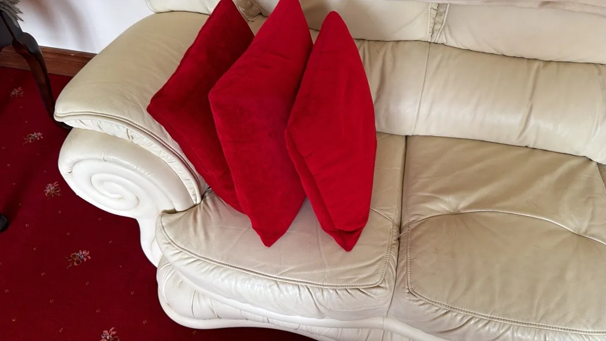 2 x 3 seater leather sofas - Image 3